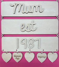 Load image into Gallery viewer, Mothers&#39; Day Hanging Plaques With Hearts
