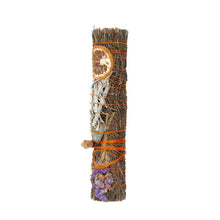 Load image into Gallery viewer, A ritual smudging wand with Aventurine stone, rosemary and Palo Santo.
Decorated with dried orange slices and purple flowers, hand tied with an orange thread.
