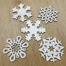 Load image into Gallery viewer, Snowflakes - 3D Bauble Decorations
